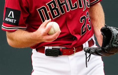 Arizona Diamondbacks pitchers embracing new PitchCom technology