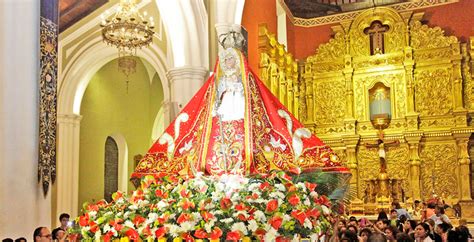 Iglesia Católica Celebra La Fiesta De La Virgen De La Candelaria