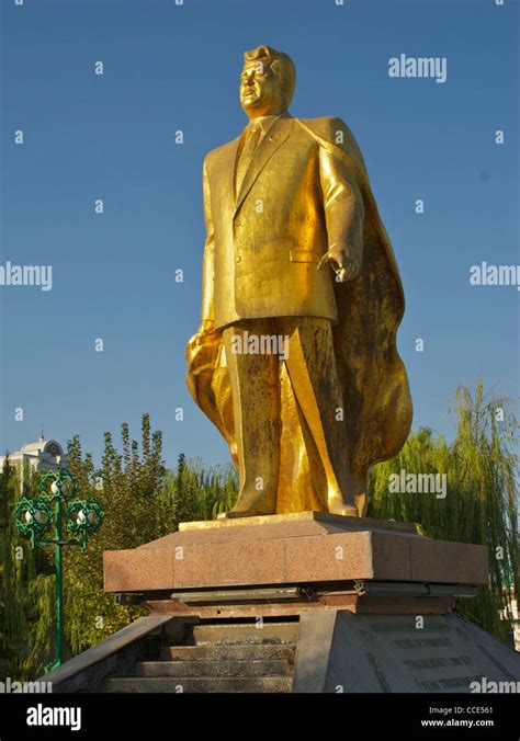 President turkmenistan statue hi-res stock photography and images - Alamy