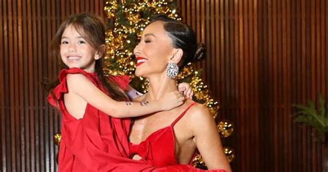 Famosas Elegem Vermelho E Dourado No Natal Veja 11 Looks