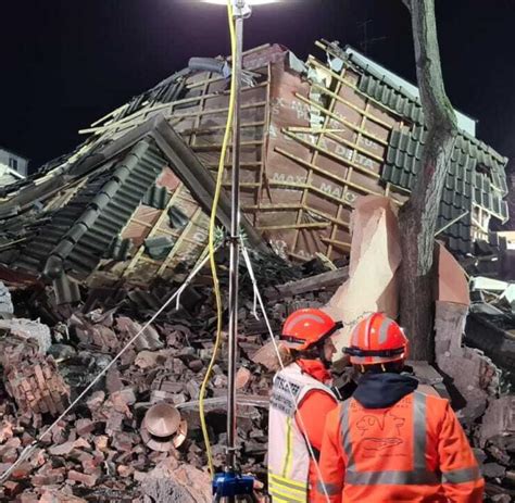 Bochum Haus Nach Explosion Eingest Rzt Einsatzkr Fte Finden Tote