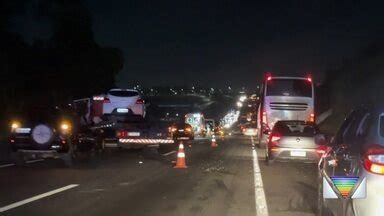 Bom Dia Vanguarda Acidente dois caminhões e um carro causa