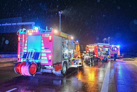 Tödlicher Unfall auf Autobahn BMW kommt von Fahrbahn ab