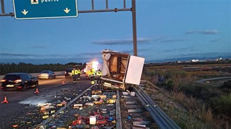 Accidente A Valencia Hoy Un Tr Iler Embiste A Un Cami N En Silla