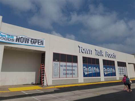 Town Talk Foods Provides Low Cost Groceries, Unique Shopping Experience