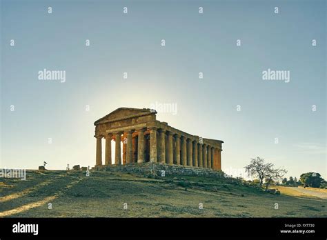 Templo De La Concordia El Valle De Los Templos Al Atardecer Agrigento