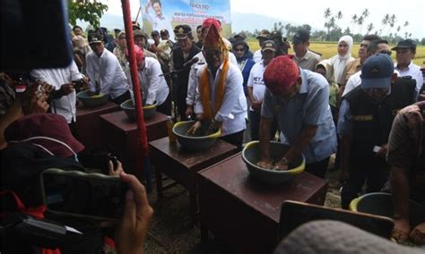 Genjot Produktivitas Tanaman Mentan Ajari Petani Bikin Pupuk Organik