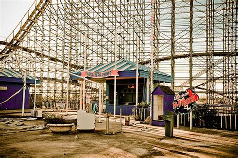 Abandoned Six Flags In New Orleans 54 Pics