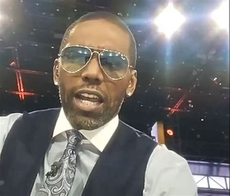 Randy Moss Reveals Concerning Reason For Wearing Sunglasses On Sunday