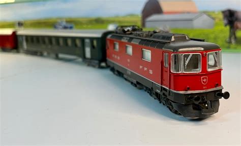 Lima H0 Train Unit E Loc Re 4 4 With 2 Passenger Carriages SBB