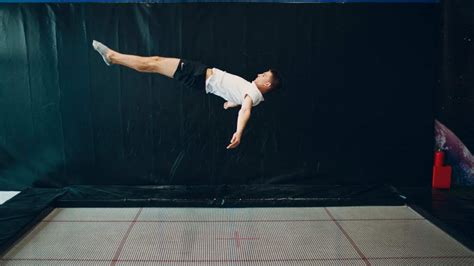 Airloop la géante salle de trampolines qui va vous faire grimper au