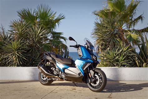 The New BMW C 400 X mid-size scooter | DriveMag Riders