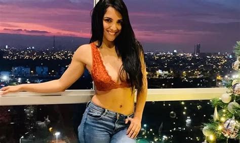 Rosángela Espinoza muestra su lado maternal y enamora a fans América