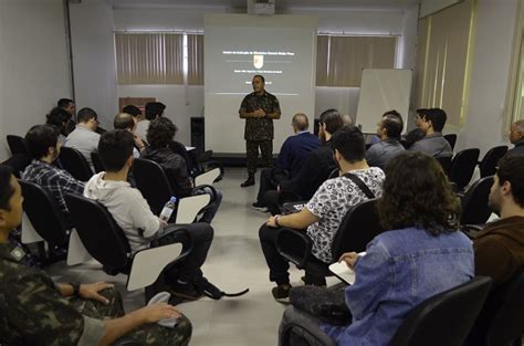 Visita do Núcleo de Estudos Estratégicos do Comando Militar do Sul e da