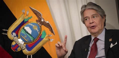 El presidente ecuatoriano Guillermo Lasso anuncia que no se postulará