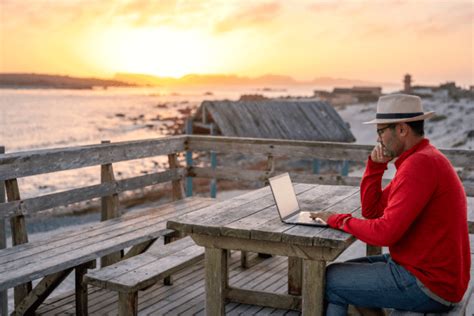 Digital Nomad Lifestyle: All Pros and Cons to Keep in Mind