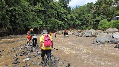 Dahsyatnya Banjir Bandang Di Sumatera Barat Korban Meninggal 37 Orang