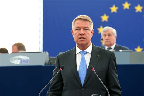 ¿Cuánto mide Klaus Iohannis?