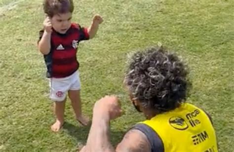 Filho De Everton Ribeiro Brinca Gabigol No CT Do Flamengo E Rouba