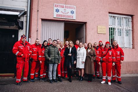 Služba Hitne Pomoći U Pančevu Dobila Uniforme Od Fondacije Mozzart