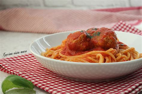 Spaghetti Con Polpette Al Sugo Con Immagini Spaghetti Cibo Etnico