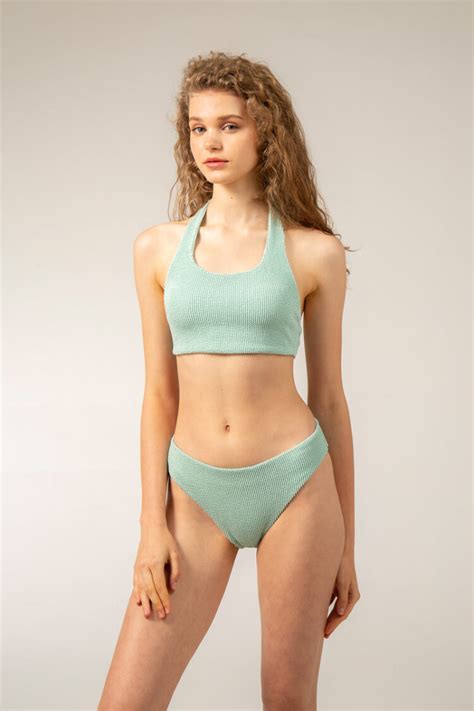 10 Hot Sexy Eeris Bikini Pics