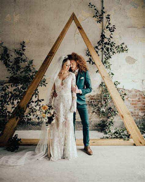 Elegantly Emerald: A Modern Take on a Vintage-Inspired Wedding | Green