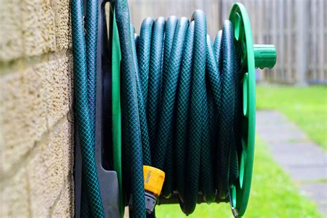 Can I leave my garden hoses outside in the winter? – Garden Center Oregon