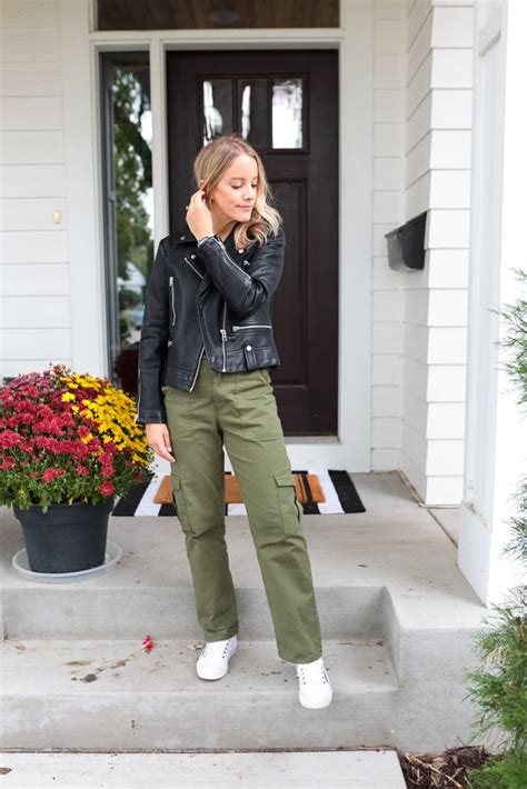 13 Stylish Green Cargo Pants Outfit Ideas For 2024 Paisley And Sparrow