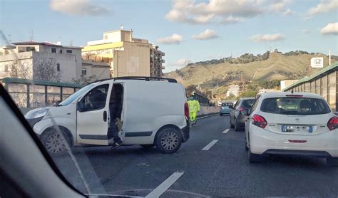 Reggio Calabria Tre Incidenti Sul Raccordo E In Autostrada Carambole