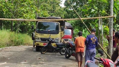 Tanahnya Dijadikan Akses Keluar Masuk Truk Sampah Tanpa Ganti Rugi