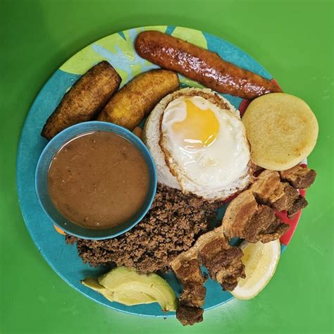 Bandeja Paisa : r/CaribbeanFood