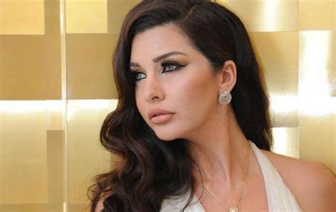 بفستان أسود عاري لاميتا فرنجيه تشعل ”انستجرام” فن الزمان