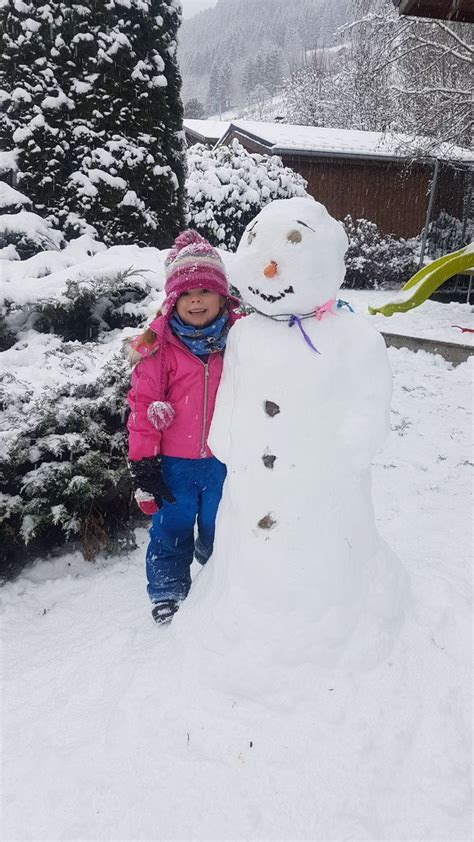 Snowman Building: Fun Winter Activity for Kids