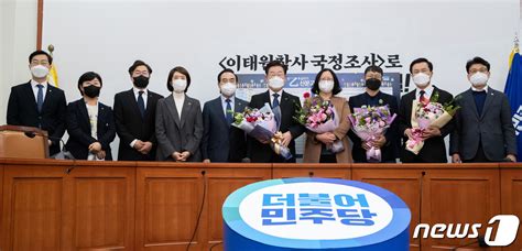 이재명 대표 을지로위원회 상생 꽃달기 행사 참석자들과 함께 네이트 뉴스