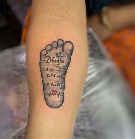 Tatuajes de huellas de pies de bebes ideas diseños y significados