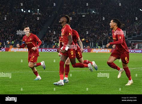 Tammy Abraham Di As Roma Si Jubilates Dopo Aver Segnato Il Gol Nel