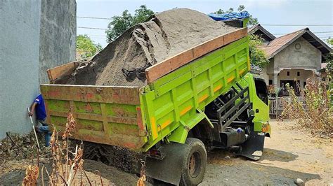 Dump Truk Hino Dutro Jomplang Muatan Full Bak Pasir Putih Super Dump