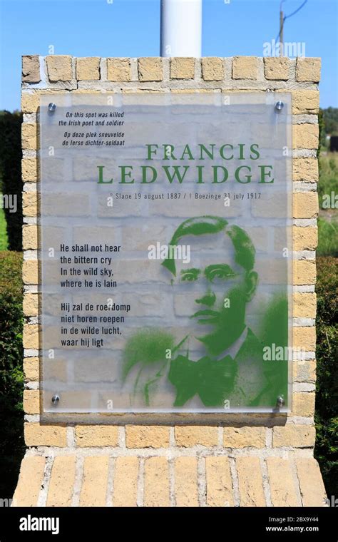 Monumento al poeta irlandés Francis Ledwidge 1887 1917 en el lugar