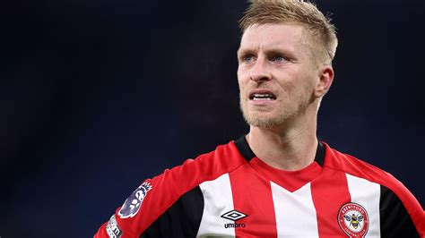 Brentford News Ben Mee Signs New One Year Contract BBC Sport