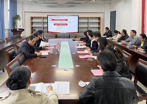 王卫东巡学旁听交通与土木工程学院党委理论学习中心组专题学习会