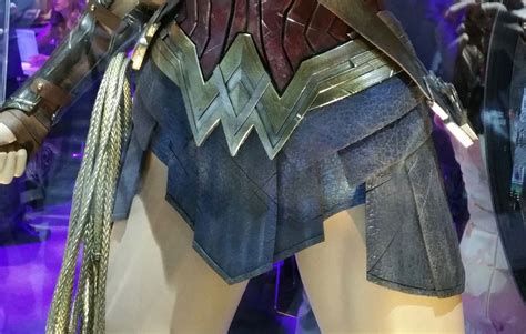 Take An Up Close And Detailed Look At Wonder Woman S Batman V Superman