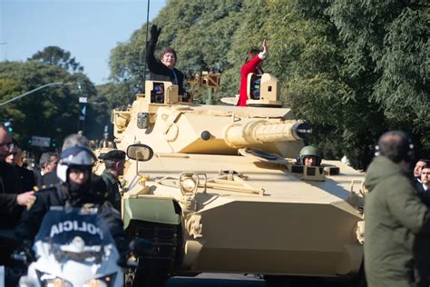 Milei Termin Arriba De Un Tanque De Guerra En El Cierre Del Desfile