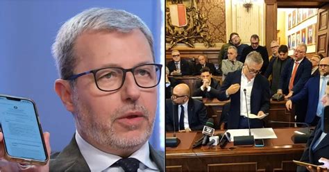 In Parlamento Vietano La Pubblicazione Delle Ordinanze In Tv Leggono