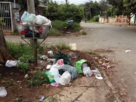 G1 Lixo Se Acumula Nas Ruas E Causa Mau Cheiro Em Bairros De Goiânia