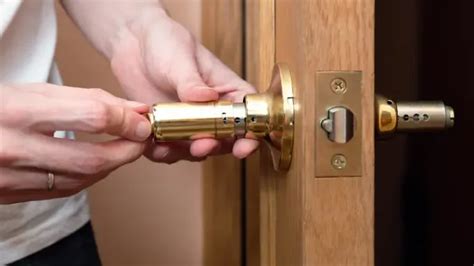 How To Unlock A Door Without A Key 6 Effective Ways Sure Lock Key