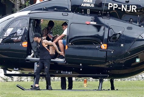 Em Meio A Pol Micas Neymar Chega De Helic Ptero Na Granja Comary