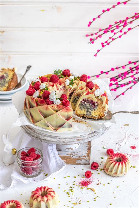 Eierlik R Mohn Gugelhupf Mit Himbeeren K Chendeern