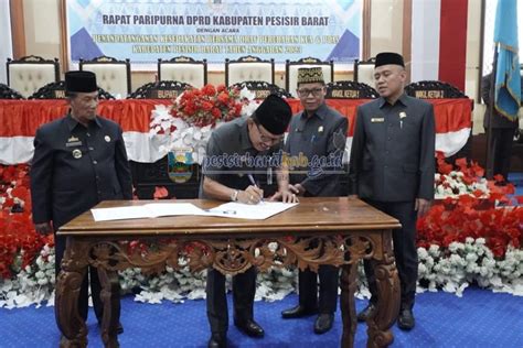 DPRD Pesibar Rapat Paripurna Penandatanganan Kesepakatan Bersama