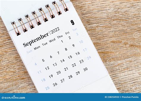 Calendario Del Escritorio De Septiembre De Sobre Fondo De Madera